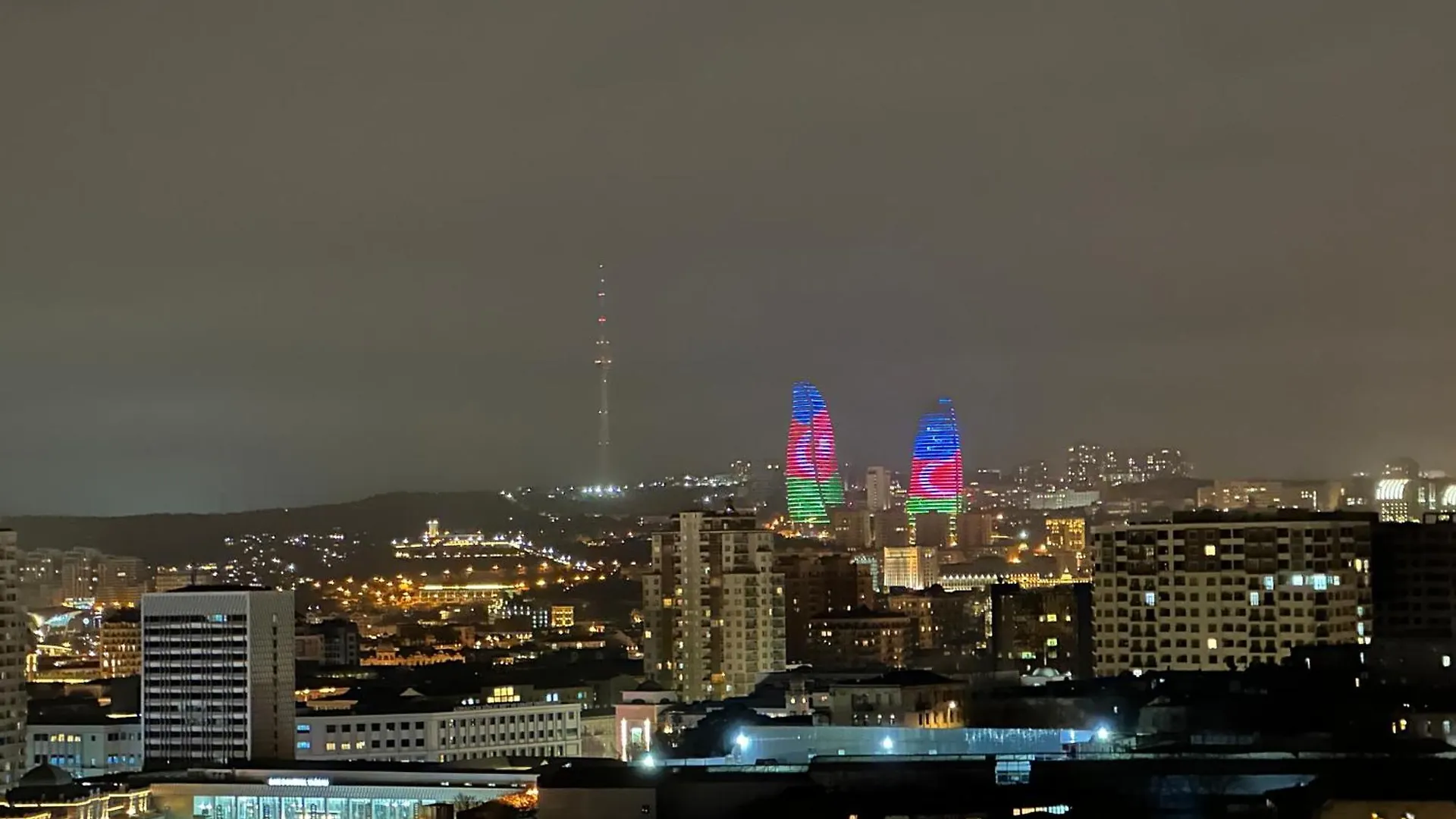 Panoramic City View Apartment With Playstation 5 Baku